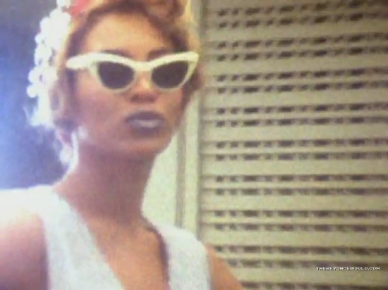 Beyonc_-_Why_Don_t_You_Love_Me_flv2429.jpg
